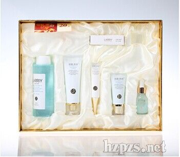 保濕——冰藍(lán)藻曬后修復(fù)補(bǔ)水組合