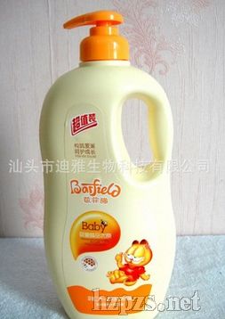 ��ͯ����һ���B(y��ng)ϴ�l(f��)��ԡ¶