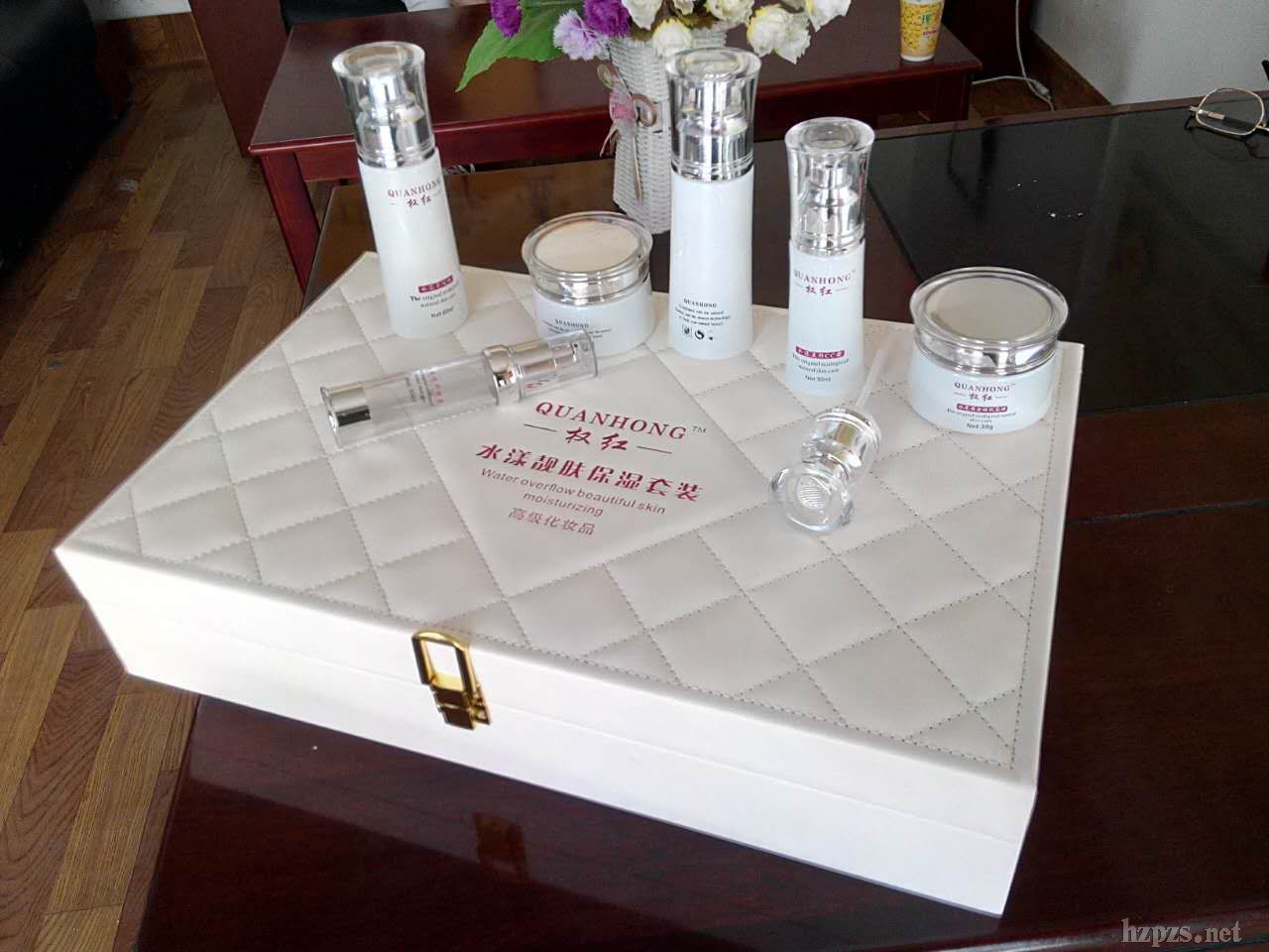 �����׺�