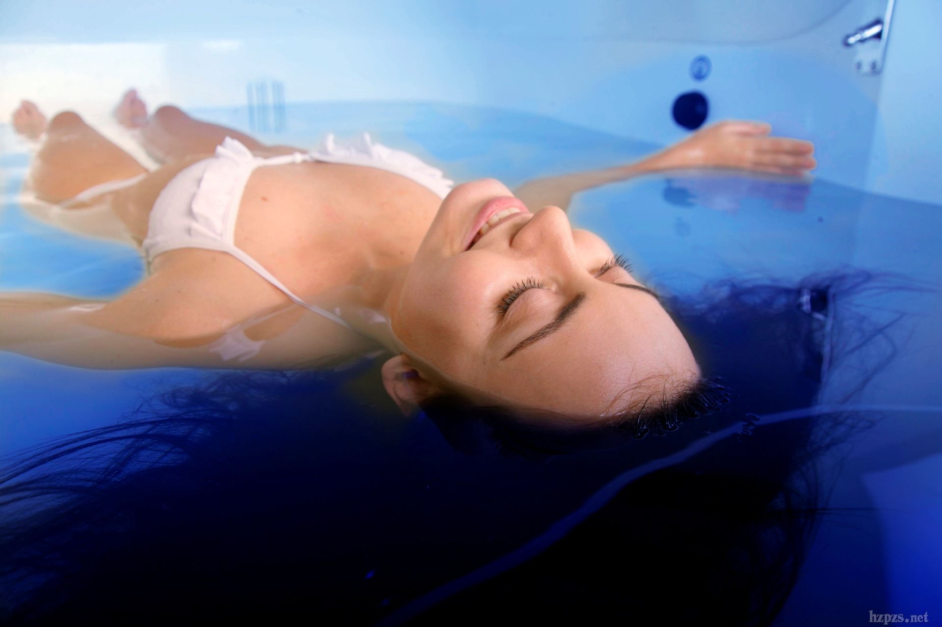 漂浮艙水療懸浮倉太空漂浮靜眠減壓浮浴設(shè)備