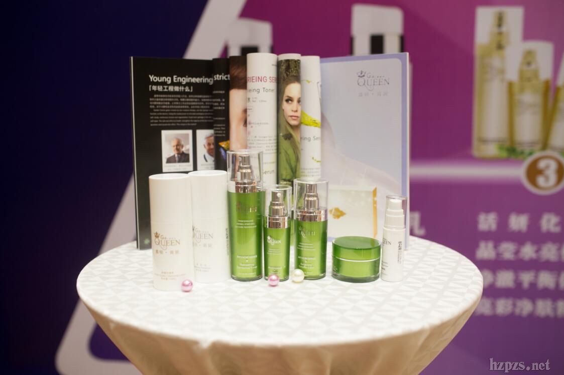 ���D����